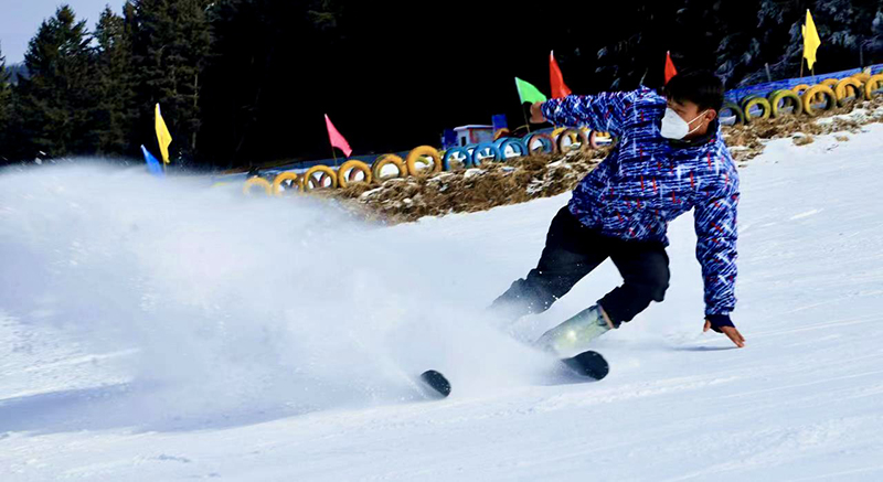 滑雪场正在“热”起来(10432892)-20230108100519.jpg